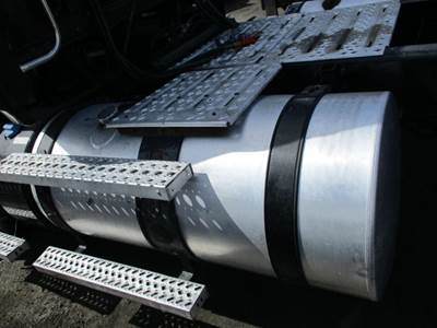 Mack Pinnacle CXU612 Left Fuel Tank for a Mack CXU612