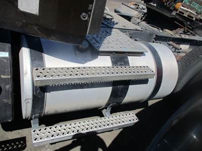 Mack Pinnacle CXU612 Left Fuel Tank for a Mack CXU612