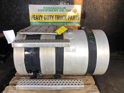 Mack Pinnacle CXU612 Left Fuel Tank for a Mack CXU612