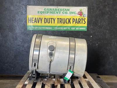 Mack Pinnacle CXU612 Right Fuel Tank for a Mack CXU612