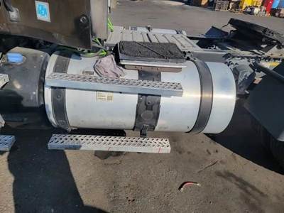 Mack Pinnacle CXU612 Left Fuel Tank for a Mack CXU612