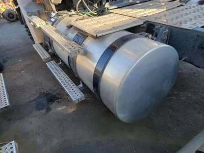 Mack Pinnacle CXU612 Left Fuel Tank for a Mack CXU612