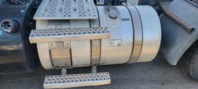 Mack Pinnacle CXU612 Left Fuel Tank for a Mack CXU612
