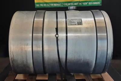 Mack Pinnacle CXU612 Right Fuel Tank for a Mack CXU612