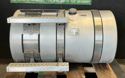 Mack Pinnacle CXU612 Left Fuel Tank for a Mack CXU612