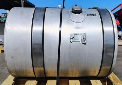 Mack Pinnacle CXU612 Right Fuel Tank for a Mack CXU612