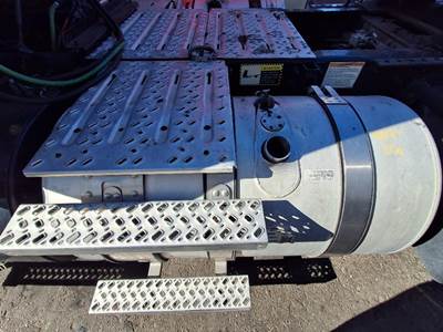 Mack Pinnacle CXU612 Fuel Tank for a Mack CXU612