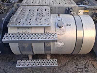 Mack Pinnacle CXU612 Fuel Tank for a Mack CXU612