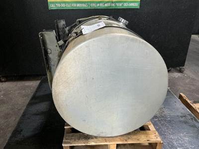 Mack Pinnacle CXU612 Right Fuel Tank for a Mack CXU612