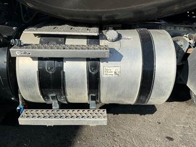 Mack Pinnacle CXU612 Left Fuel Tank for a Mack CXU612