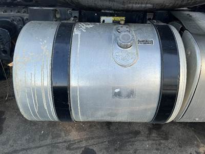Mack Pinnacle CXU612 Right Fuel Tank for a Mack CXU612