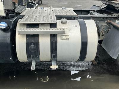 Mack Pinnacle CXU612 Left Fuel Tank for a Mack CXU612