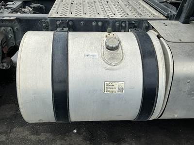 Mack Pinnacle CXU612 Right Fuel Tank for a Mack CXU612