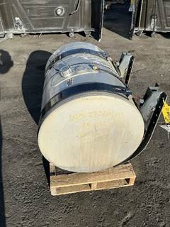 Mack Pinnacle CXU612 Right Fuel Tank for a Mack CXU612