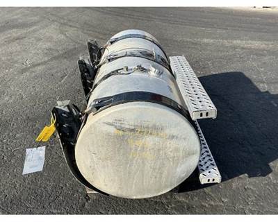 Mack Pinnacle CXU612 Left Fuel Tank for a Mack CXU612