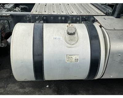 Mack Pinnacle CXU612 Right Fuel Tank for a Mack CXU612