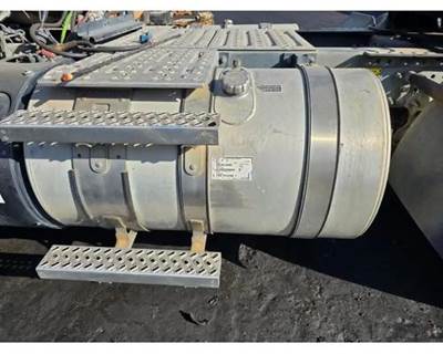 Mack Pinnacle CXU612 Left Fuel Tank for a Mack CXU612