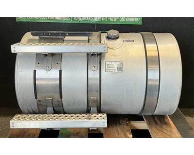 Mack Pinnacle CXU612 Left Fuel Tank for a Mack CXU612
