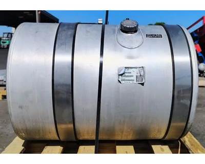 Mack Pinnacle CXU612 Right Fuel Tank for a Mack CXU612