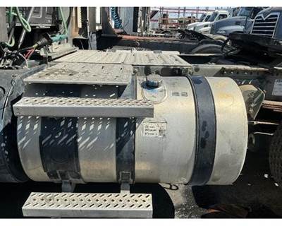 Mack Pinnacle CXU612 Fuel Tank for a Mack CXU612