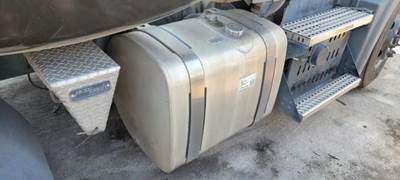 Mack Pinnacle CXU613 Right Fuel Tank for a Mack CXU613