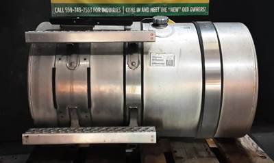 Mack Pinnacle CXU613 Left Fuel Tank for a Mack CXU613