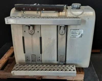 Mack Pinnacle CXU613 Left Fuel Tank for a Mack CXU613