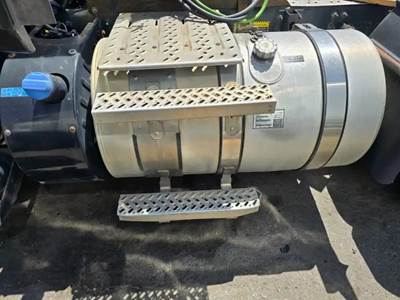 Mack Pinnacle CXU613 Left Fuel Tank for a Mack CXU613