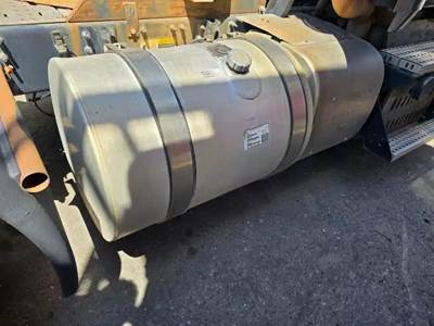 Mack Pinnacle CXU613 Right Fuel Tank for a Mack CXU613