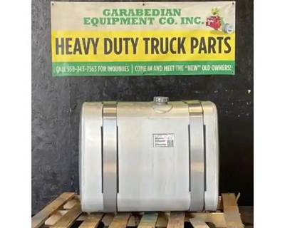 Mack Pinnacle CXU613 Right Fuel Tank for a Mack CXU613