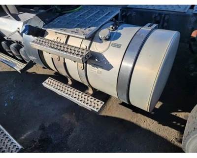 Mack Pinnacle CXU613 Left Fuel Tank for a Mack CXU613