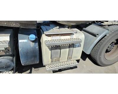 Mack Pinnacle CXU613 Right Fuel Tank for a Mack CXU613
