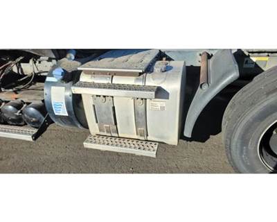 Mack Pinnacle CXU613 Left Fuel Tank for a Mack CXU613