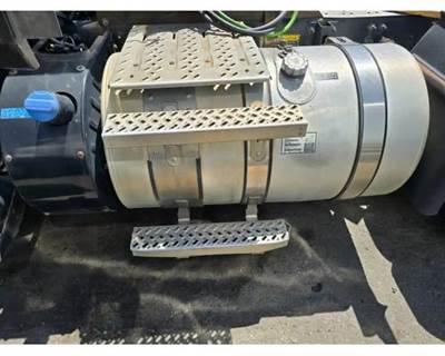 Mack Pinnacle CXU613 Left Fuel Tank for a Mack CXU613