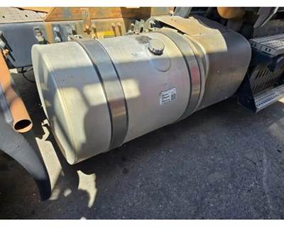 Mack Pinnacle CXU613 Right Fuel Tank for a Mack CXU613