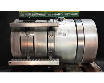 Mack Pinnacle CXU613 Fuel Tank for a Mack CXU613