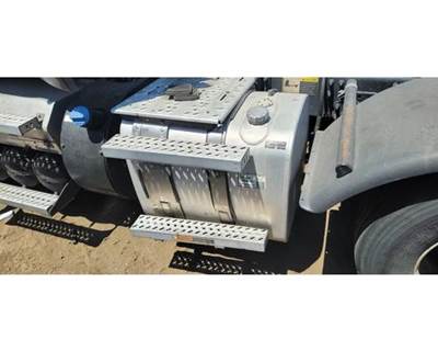 Mack Pinnacle CXU613 Left Fuel Tank for a Mack CXU613