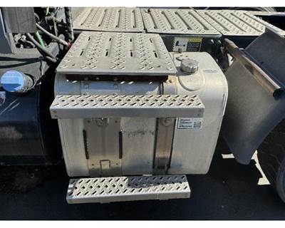 Mack Pinnacle CXU613 Fuel Tank for a Mack CXU613