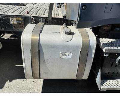 Mack Pinnacle CXU613 Fuel Tank for a Mack CXU613
