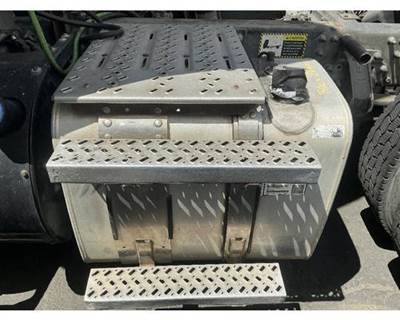 Mack Pinnacle CXU613 Fuel Tank for a Mack CXU613