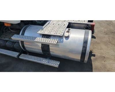 Mack Pinnacle CXU613 Left Fuel Tank for a Mack CXU613