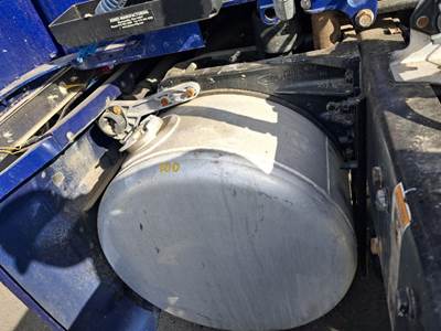 Peterbilt 579 Right Fuel Tank