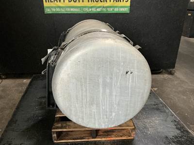 Peterbilt 587 Right Fuel Tank