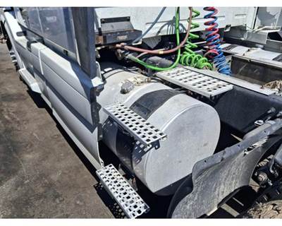 Volvo VNL Fuel Tank