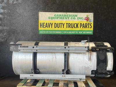 Volvo VNL670 Left Fuel Tank for a Volvo VN670