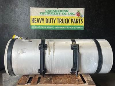 Volvo VNL670 Right Fuel Tank for a Volvo VN670