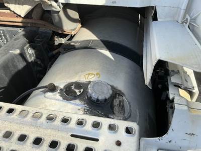 Volvo VNL780 Right Fuel Tank