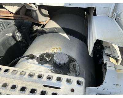Volvo VNL780 Right Fuel Tank