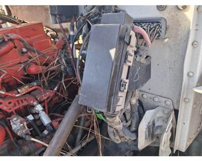 Peterbilt 384 Fuse Box