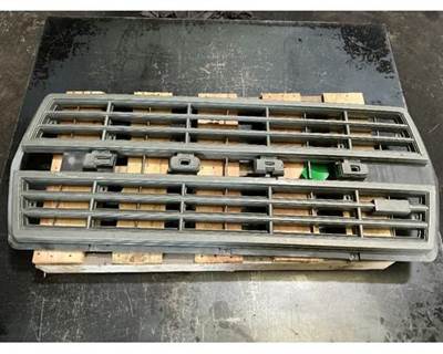 Ford F-700 Grille